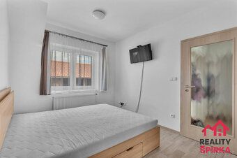 Nabízíme k prodeji kompletně zařízený apartmán 2+kk s balkon