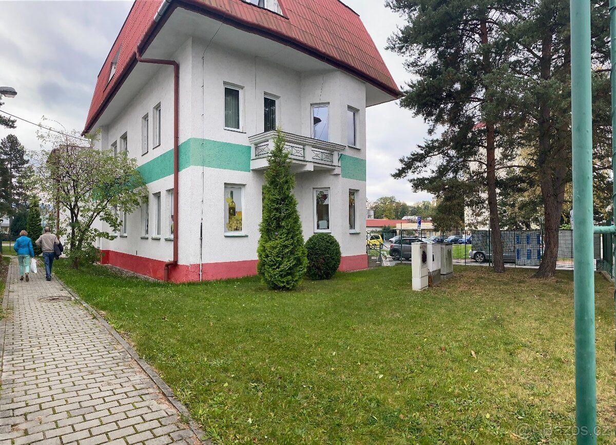 Nabízíme k pronájmu kancelář v komerčním objektu ve Valašské