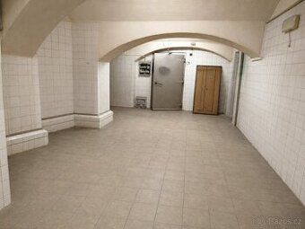 Pronájem sklepních prostor 220 m² – Praha Uhříněves Nabízím 