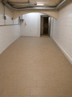 Pronájem sklepních prostor 220 m² – Praha Uhříněves Nabízím 