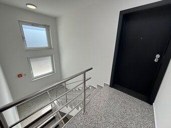 Spoločnosť HR-reality vám ponúka na predaj dvojizbový, moder