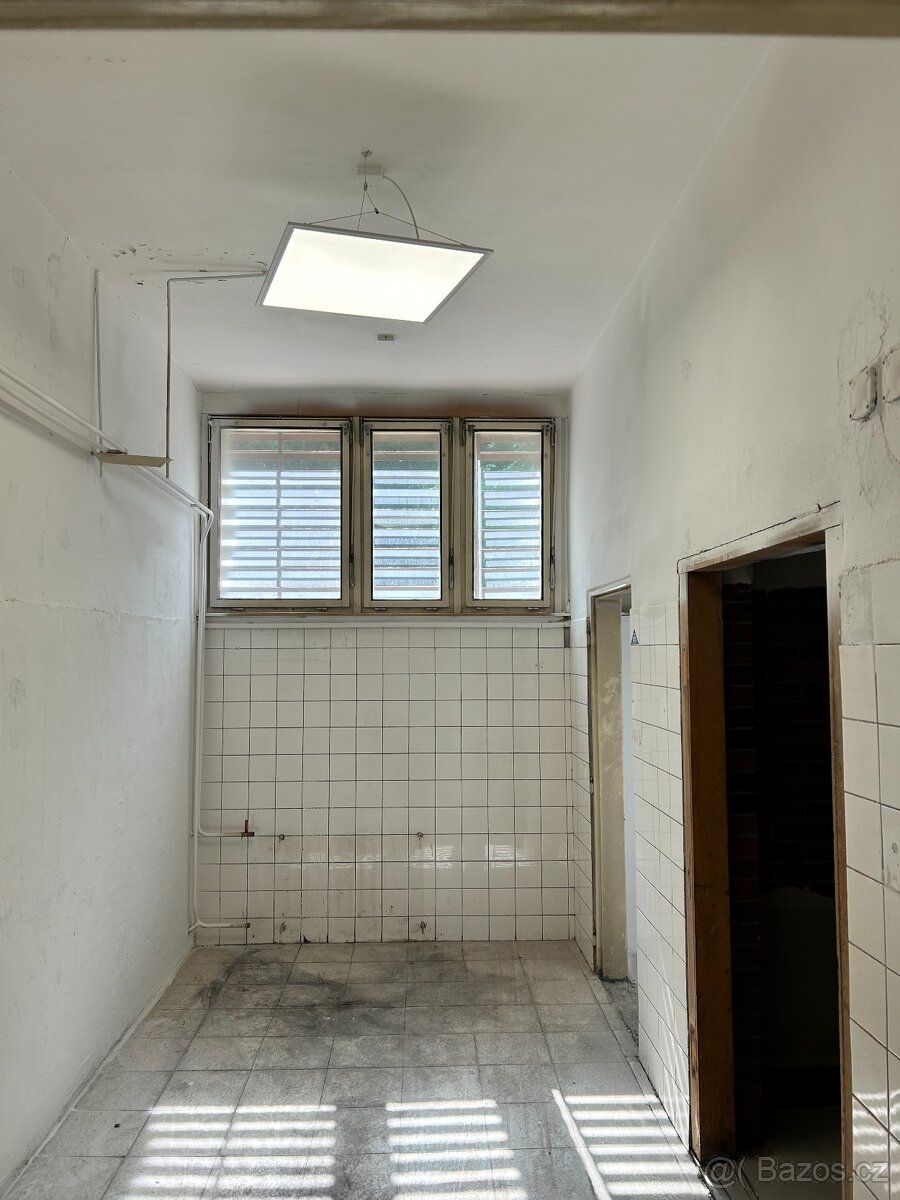 Nabízíme k pronájmu sklad o velikosti 18 m2 za 4500 Kč/ měsí