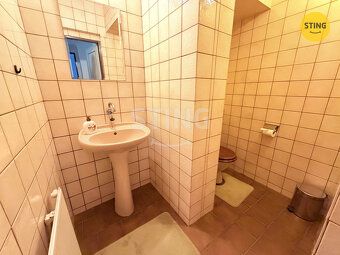 Nabízíme velice prostorný rodinný dům na okraji obce Petrovi