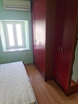 Nabízíme k prodeji tradiční kamenný dům v Kaštele u Splitu. 