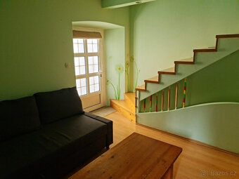 Nabízíme k prodeji tradiční kamenný dům v Kaštele u Splitu. 