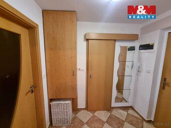 Nabízíme k okamžitému pronájmu prostorný byt 2+1 o užitné pl