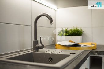 +služby 2773/2os., Reality 11 Vám zprostředkují pronájem byt
