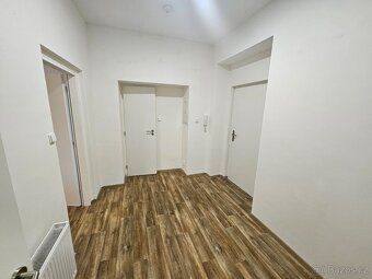 Pronájem bytu o velikosti 65m2 v cihlovém domě po kompletní 