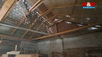 Nabízíme Vám k prodeji samostatný rodinný dům v centru obce 