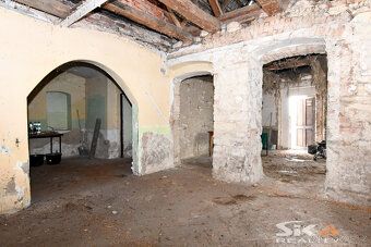 Nabízíme Vám exkluzivní prodej rodinného domu s pozemkem o c