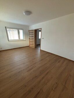 Pronajmu bez kauce a rezervačních poplatků velký, rezidenční