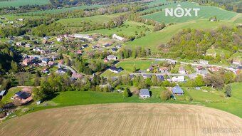 Nabízíme ke koupi stavební pozemek o výměře 1 928 m² v obci 