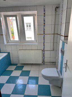 Nabízíme pronájem bytové jednotky 2+1 o rozloze 65m2. Dům je