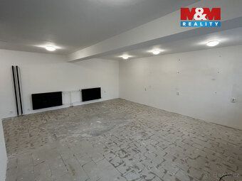 Nabízíme k pronájmu prostorné kancelářské prostory situované