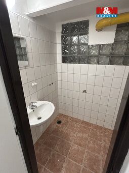 Nabízíme k pronájmu prostorné kancelářské prostory situované