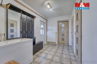 Nabízíme k prodeji malebný rodinný dům o dispozici 4+1 v cen