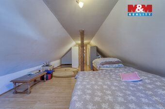 Nabízíme k prodeji malebný rodinný dům o dispozici 4+1 v cen