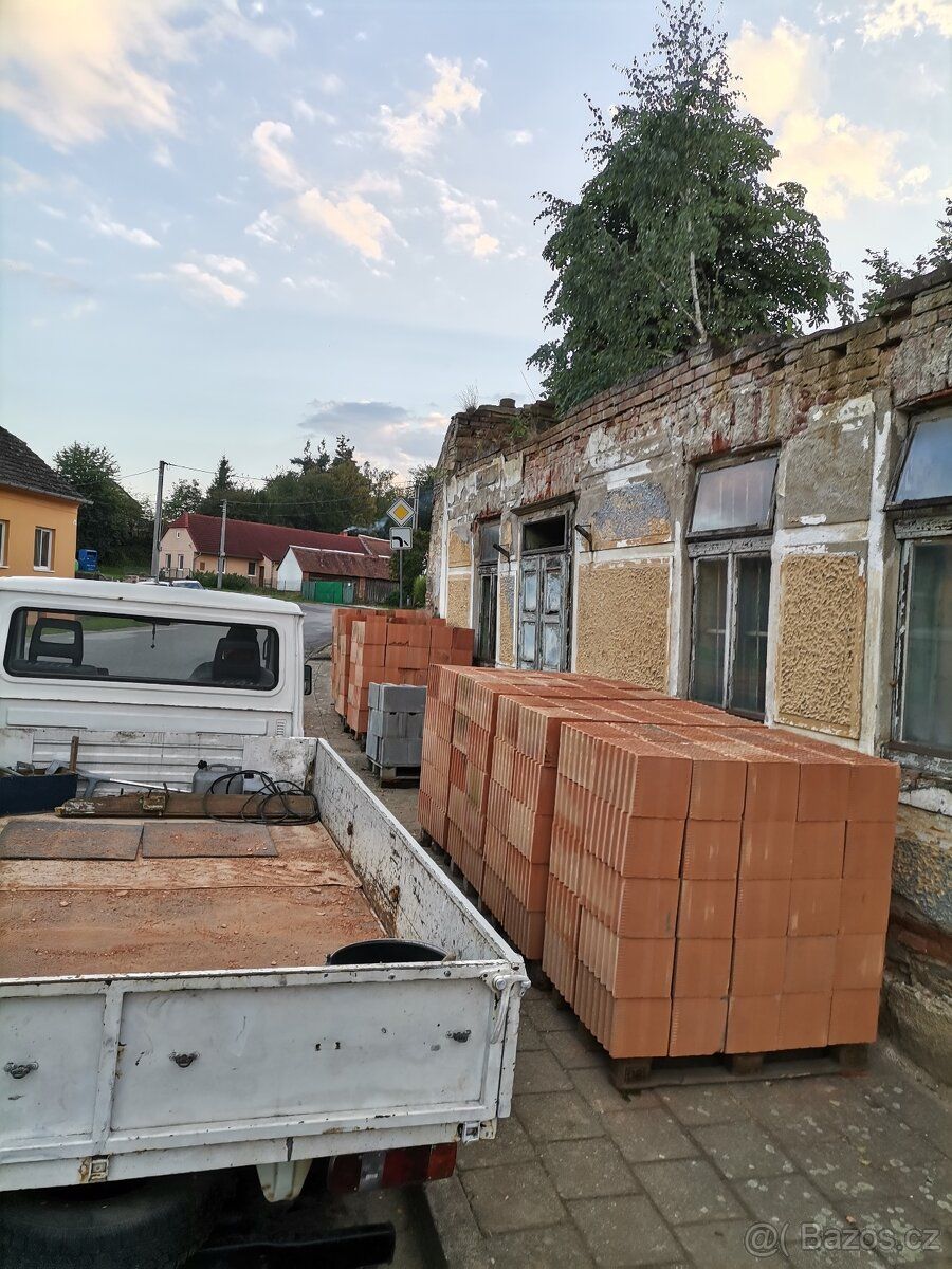 Nabízím prodej stavebního pozemku s torzem rodinného domu a 