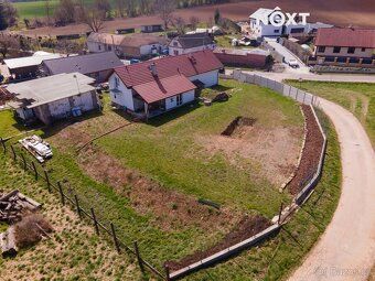 Stavební pozemek 700 m2 - v klidné lokalitě Sendražice, kous