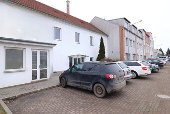 Ev.č. 20320 Nabízíme k pronájmu světlý obchodní prostor o ve