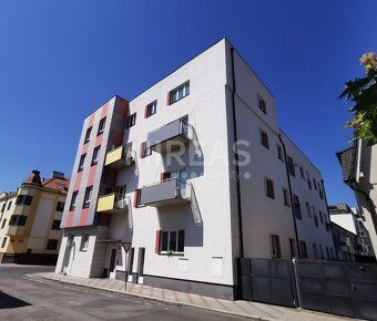 Nabízíme Vám k pronájmu byt o dispozici 1+kk a ploše 47 m2. 