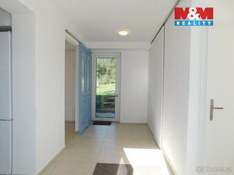 Nabízíme do pronájmu rodinný dům o dispozici 3+kk, s garáží 