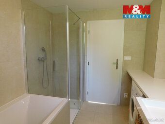 Nabízíme do pronájmu rodinný dům o dispozici 3+kk, s garáží 