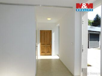 Nabízíme do pronájmu rodinný dům o dispozici 3+kk, s garáží 