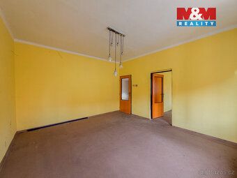 Nabízíme k prodeji rodinný dům o dispozici 4+1 a užitné ploš