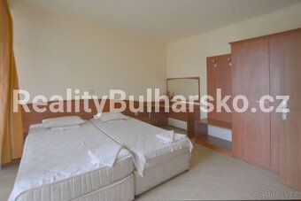Apartmán 2+kk,71 m²,balkon s výhledem na bazén – Slunečné po