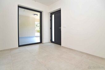 Novostavba ŘRD 7+kk + terasa + balkon + garáž a parkovací st