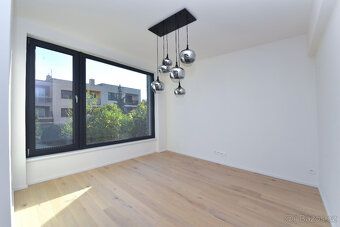 Novostavba ŘRD 7+kk + terasa + balkon + garáž a parkovací st