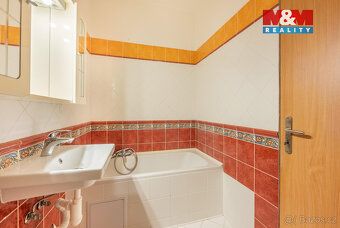 Nabízíme k prodeji byt o dispozici 2+kk v obci Zeleneč - Pra