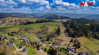 Nabízíme stavební pozemek o výměře 1 892 m² v klidné části o