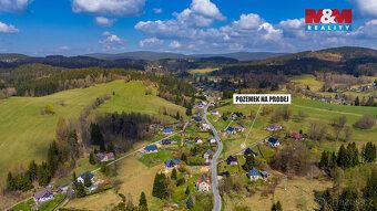 Nabízíme stavební pozemek o výměře 1 892 m² v klidné části o