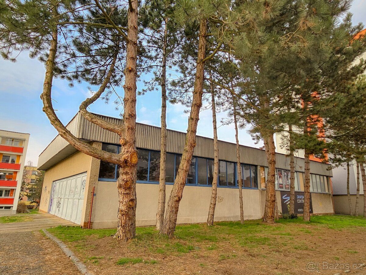 Prodáme 2x podíl na budově s vymezeným prostorem 129m a možn