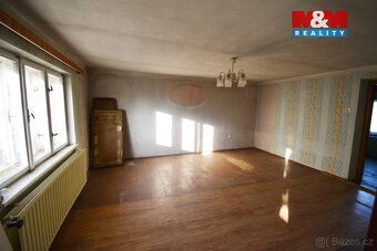 Prodej většího RD v obci Tršice -Zákřov. U RD všechny IS. Je