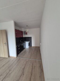 Nabízíme k pronájmu byt o dispozici 2+kk s lodžií a výměře 4
