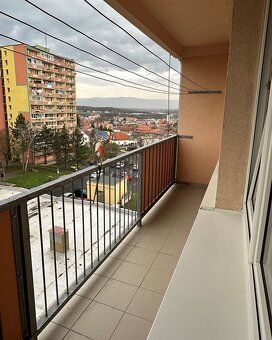 Nabízíme k pronájmu byt o dispozici 2+kk s lodžií a výměře 4