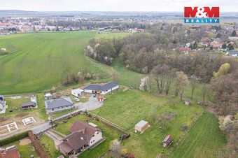 Prodej pozemku k výstavbě bydlení o výměře 1 948 m² a podílu