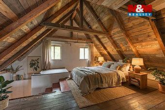 Rodinný dům s výhledem na hrad Loket a řeku Ohři
Nabízíme ro