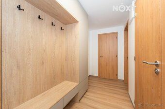 Luxusní, zcela nový byt 2+kk s garáží a výhledem na řeku – R