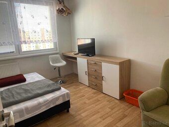 Pronájem. Byt 2+kk s prosklenou lodžií, zařízený, ulice N. F