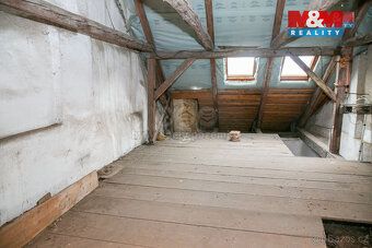 Nabízíme k prodeji rodinný dům na samotném náměstí města Hor