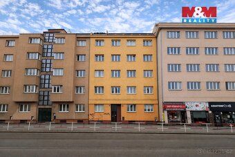 Nabízíme k prodeji světlý byt o dispozici 2+kk a celkové plo