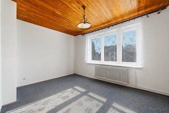 Nabízíme k prodeji prostorný patrový rodinný dům se dvěma sa