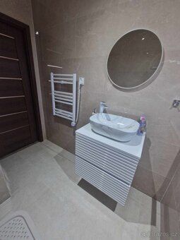 Rozměry 12x4,5m 2+kk Domek je poctivě zateplený okna trojskl