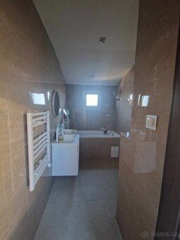 Rozměry 12x4,5m 2+kk Domek je poctivě zateplený okna trojskl