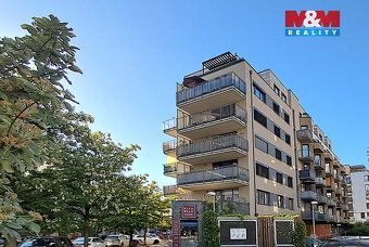 Nabízíme k prodeji prostorný družstevní byt 4+kk o velikosti