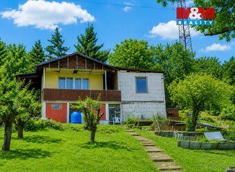 Nabízíme k prodeji chatu se zahradou o celkové výměře 700 m²